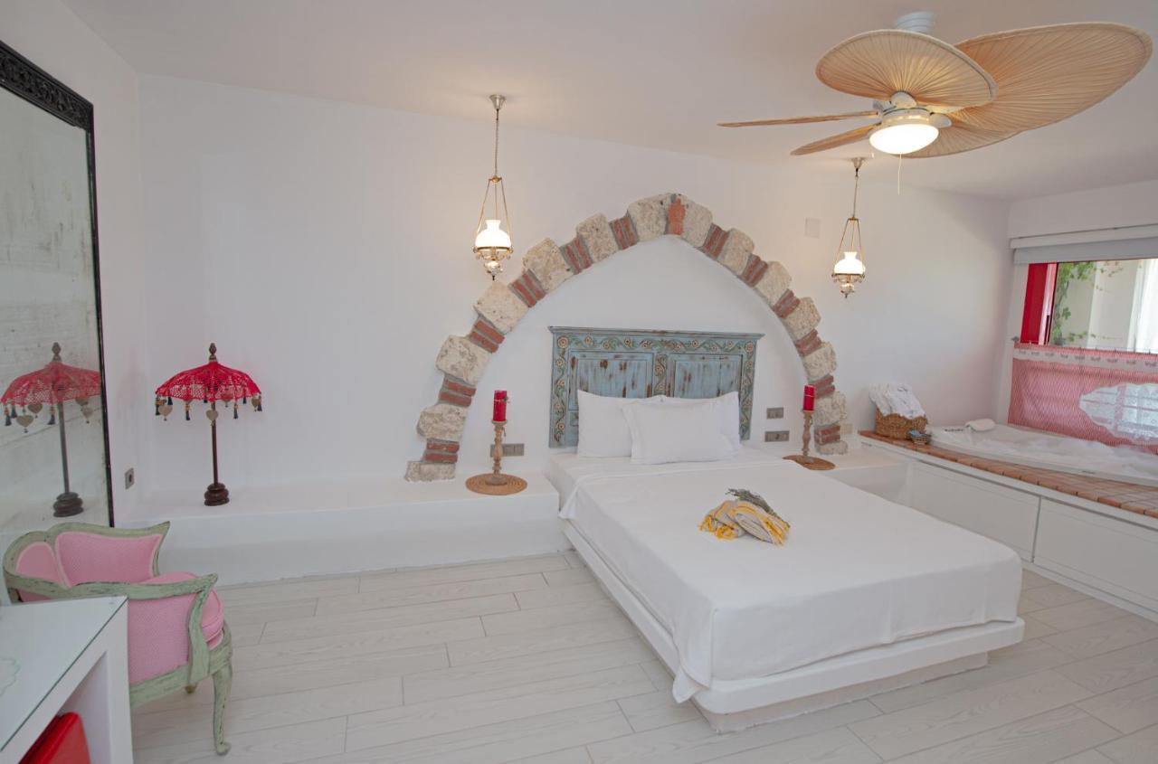 Villa Taraca Alacati Romantik Otel (Adults Only) Екстериор снимка